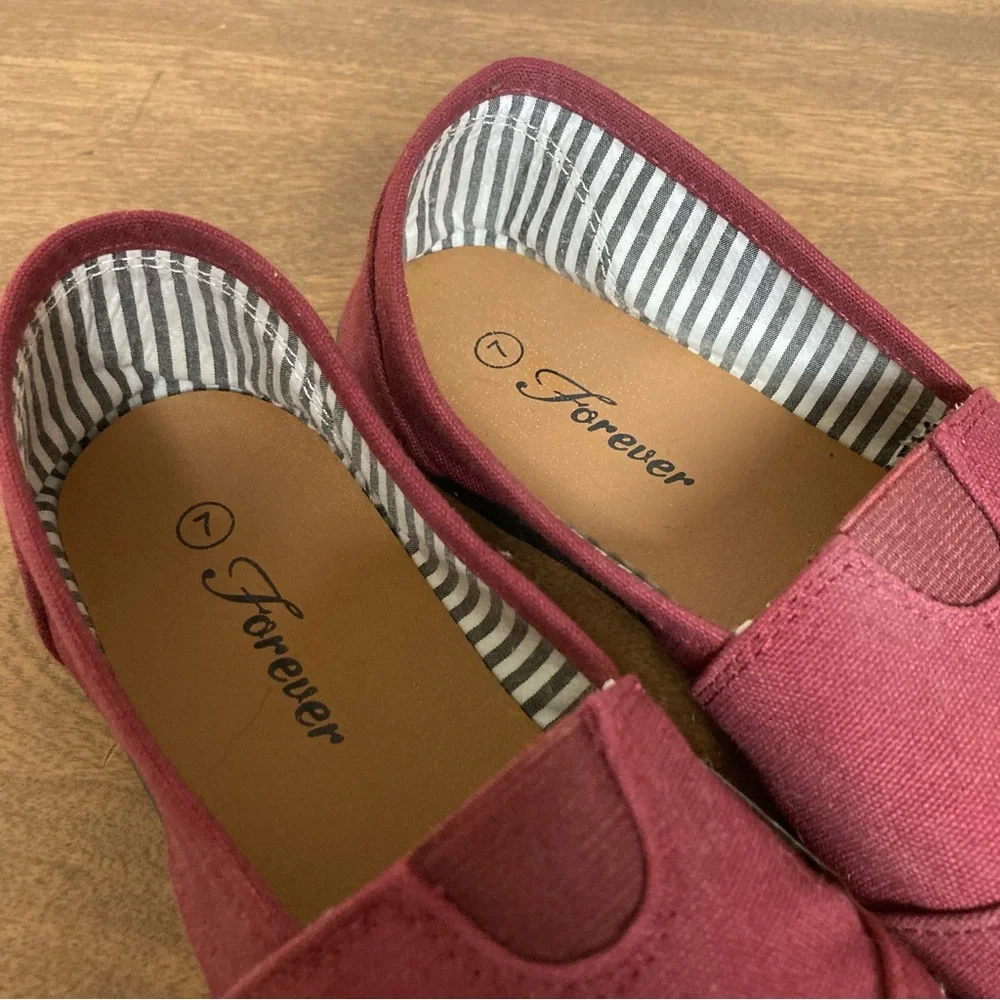 5/$15 Forever Murphy Burgundy Red Canvas Slip-On Shoes 7